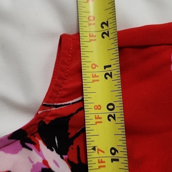 NWT CHELSEA & THEODORE RED SLEEVELESS FLORAL BLOUSE LARGE - Picture 8 of 9